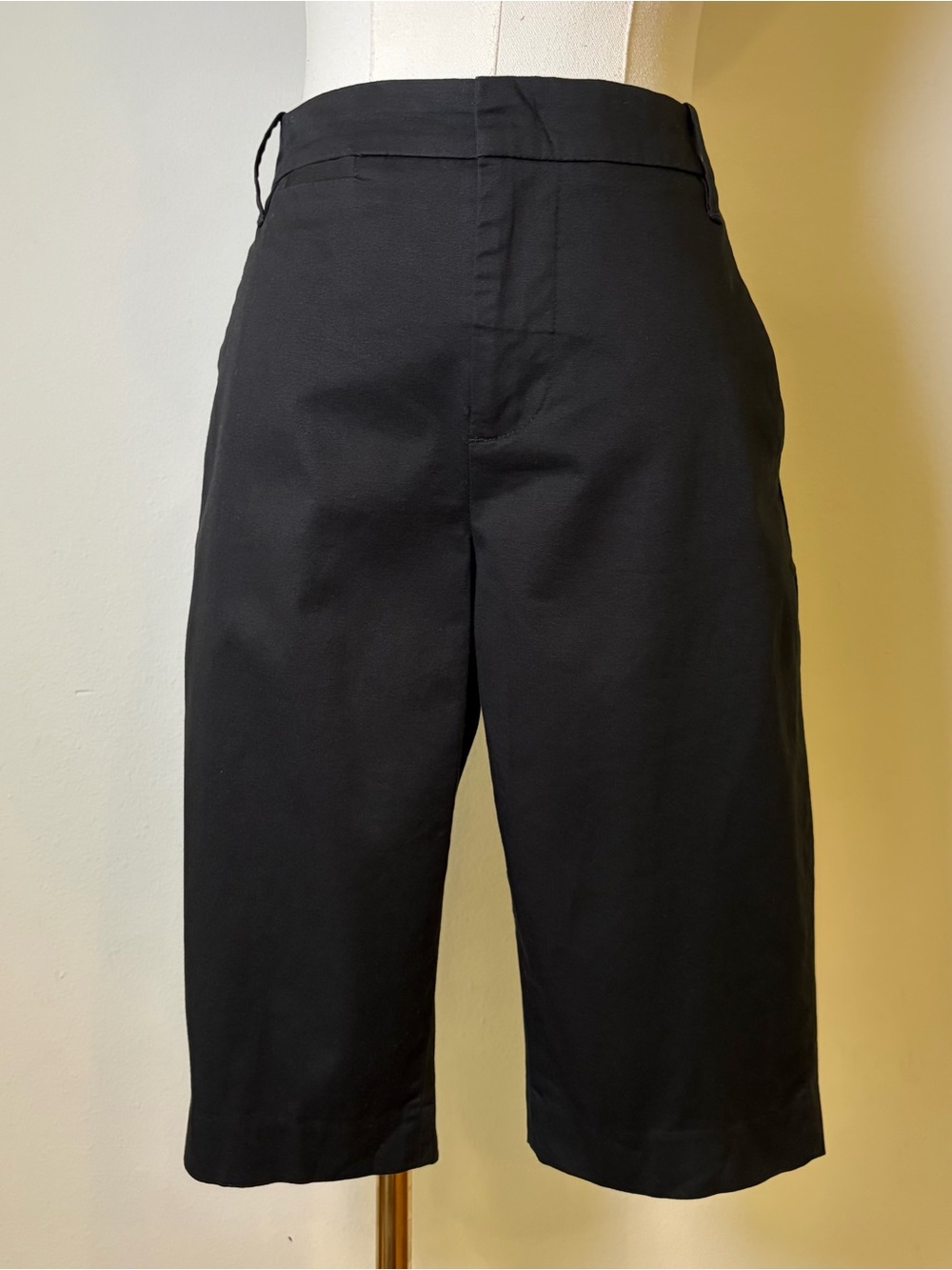 VINCE Black Knee-Length Chino Shorts Sz 4 Modern Minimalist - Picture 6 of 12